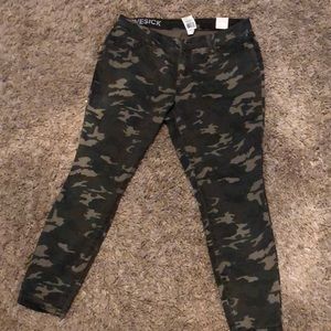 Lovesick Camo Pants